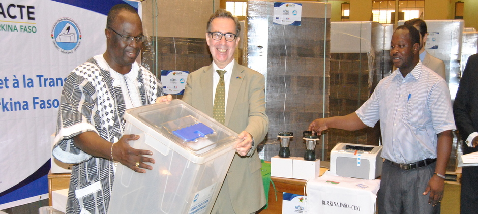 Cérémonie de Remise du Materiel Electoral